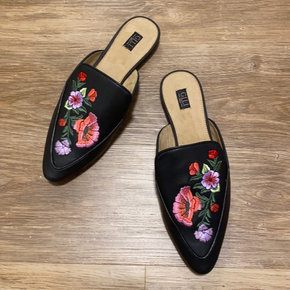 G.I.L.I. Shoes - GILI Floral Embroidered Mule